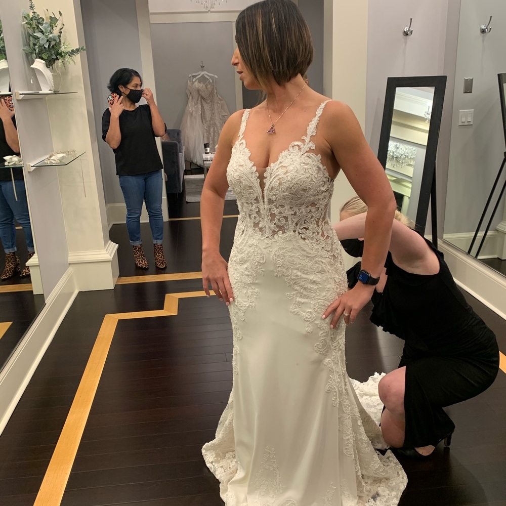 Martina Liana size 12 Ivory and Honey Porcelain color wedding dress and Vail. - Picture 4 of 7